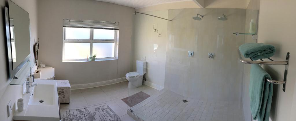 Sea Breeze Beach House Plettenberg Bay Exterior foto